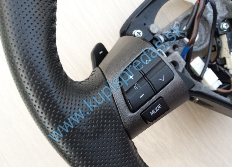 Volant s lopatkami sekvenčného radenia TOYOTA RAV 4